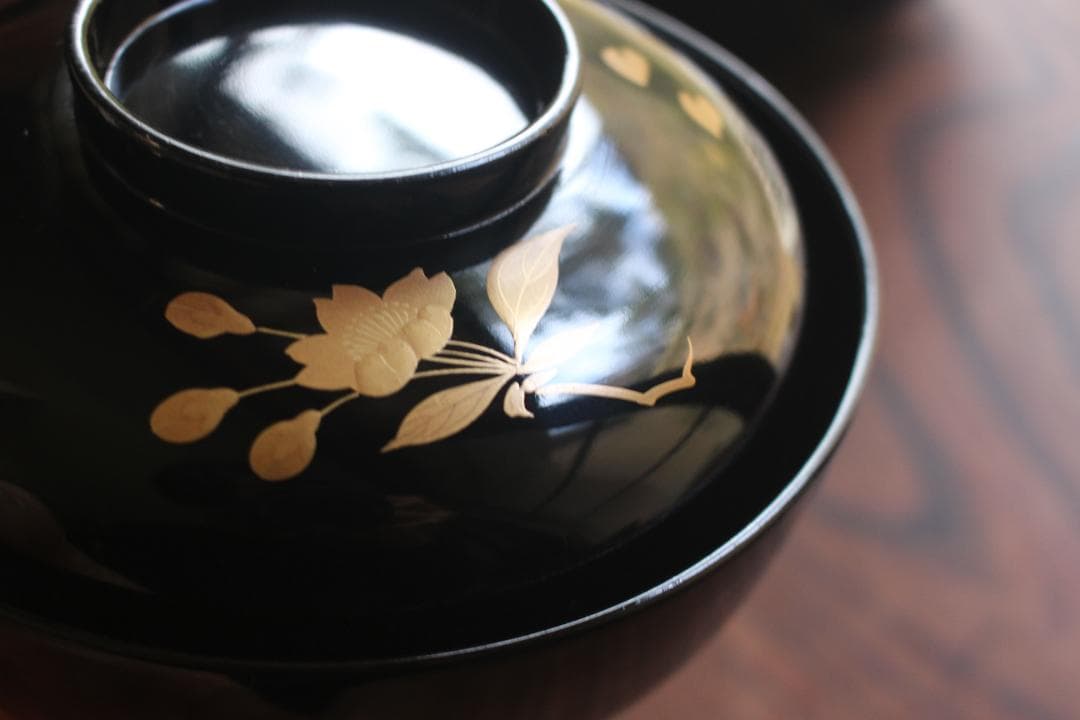 極小傷あり！時代黒漆に優美な貝合桜蒔絵の映える煮物椀2点（検輪島塗雑煮椀