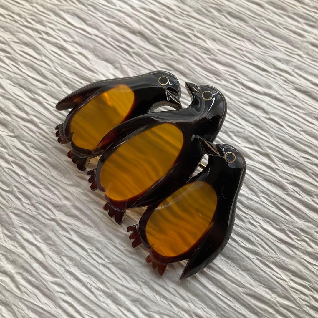 本べっこう 白甲 黒甲 仲良しペンギン ブローチ