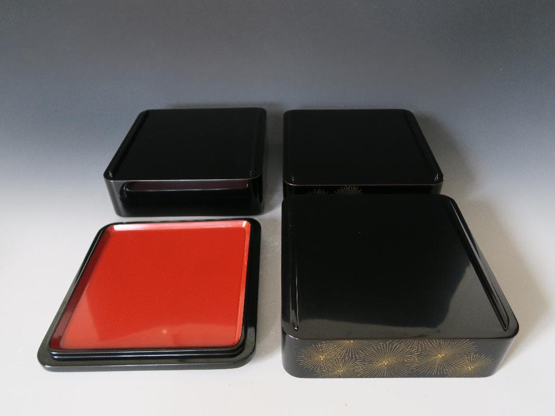 【輪島塗】亀甲松沈金 三段重 重台 天然木 共箱 亀甲松沈金 吸物椀 六客 箱無