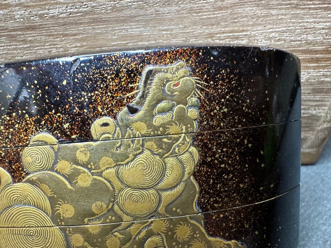 印籠 漆器 唐獅子牡丹 重箱 金色浮彫古美術品 骨董 アンティーク 彫刻