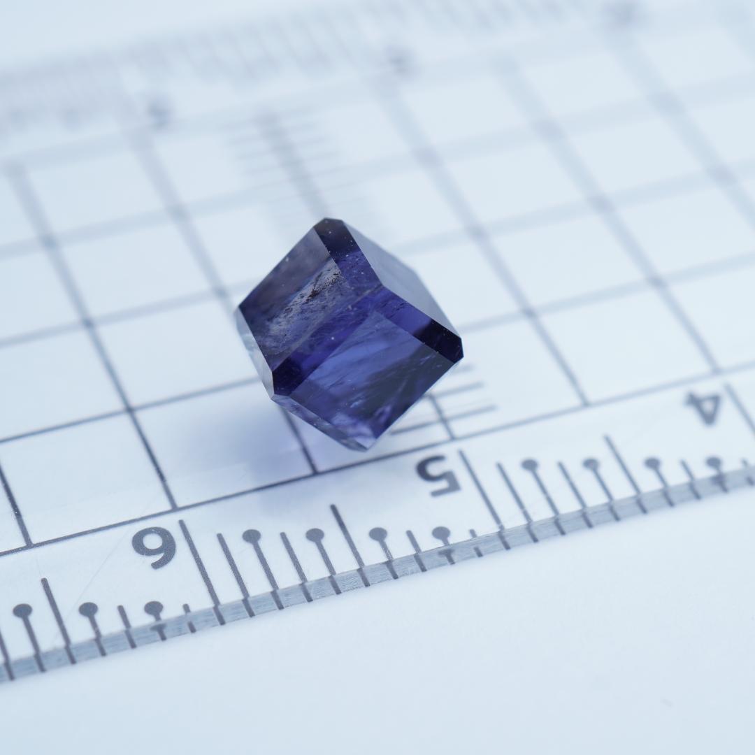 れれ 虹入りアイオライトキューブ mini + 原石4点