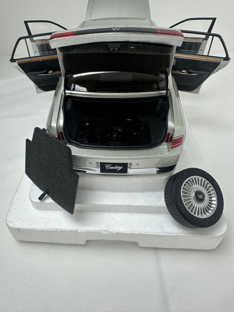 【極美品】LCD 1/18トヨタセンチュリーシルバー ダイキャスト フル開閉完品