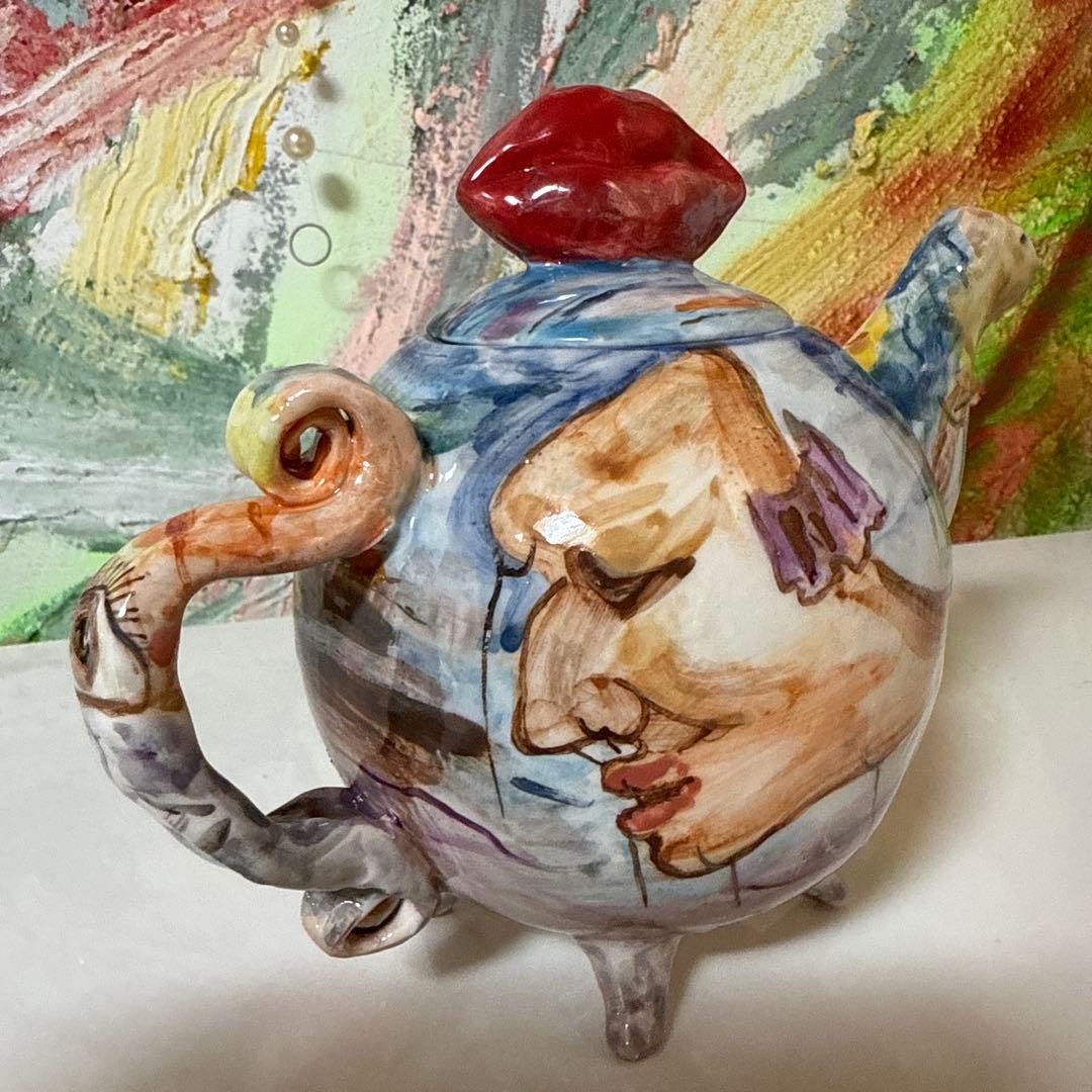 ユニークなデザインの陶器ティーポット . 新しいコレクション