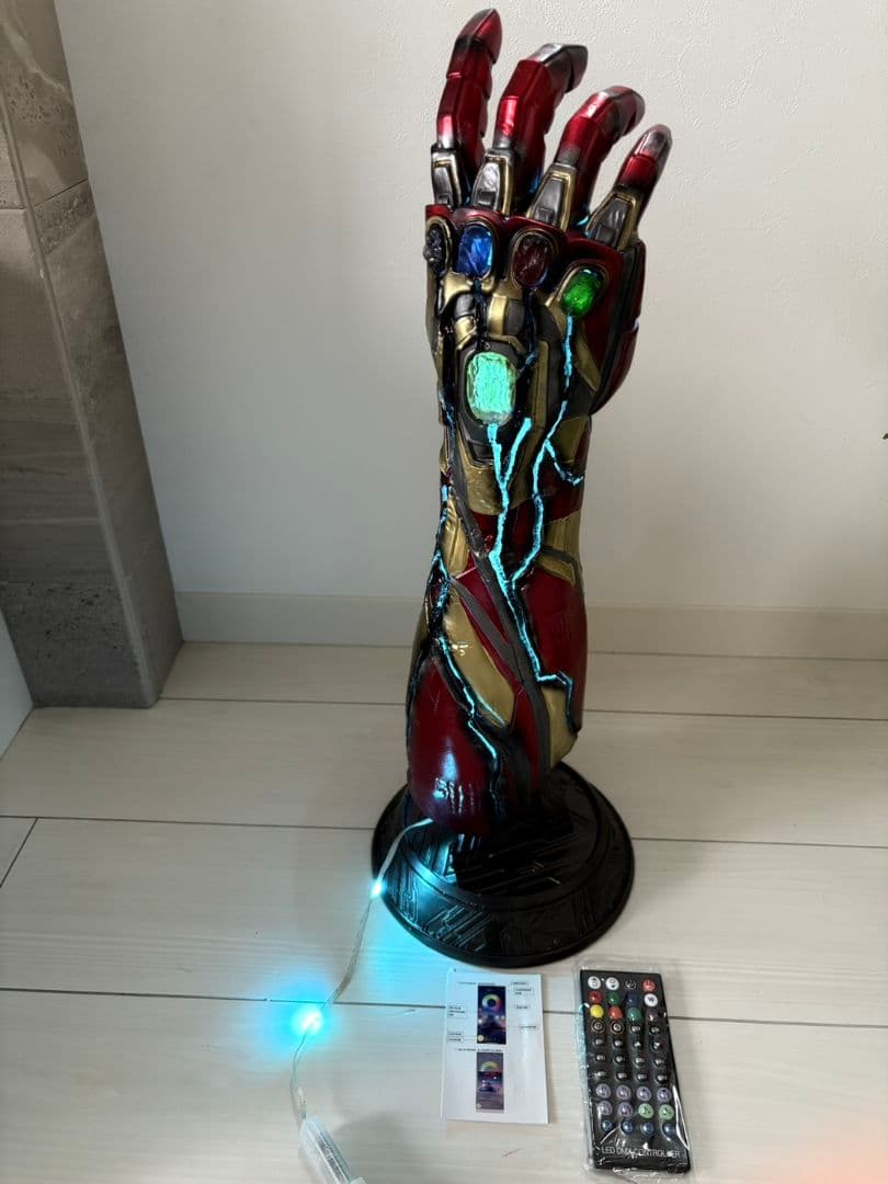 新品未使用です！アイアンマンのナノ・ガントレット 1/1 レプリカ LED