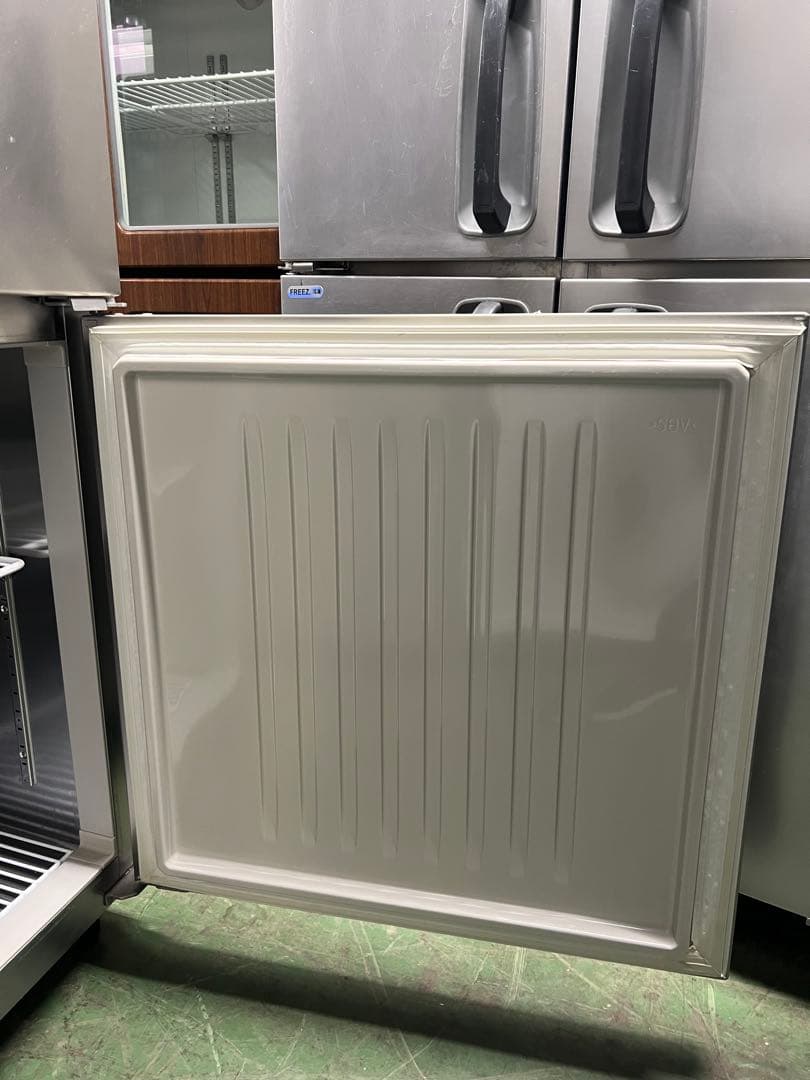 2013年 ホシザキ縦型冷凍庫 100V