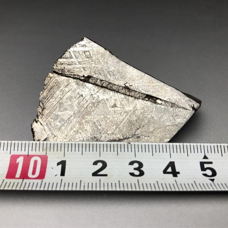 隕石 鉄隕石 アルタイ隕石 原皮付き 原石 重さ約105g