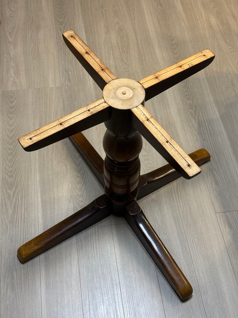 飛騨産業 HIDA キツツキマーク ダイニングテーブル　ラウンド