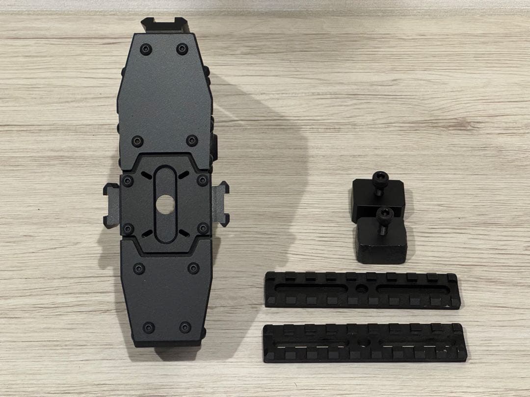 Laylax P90 アーマード レイルシステム