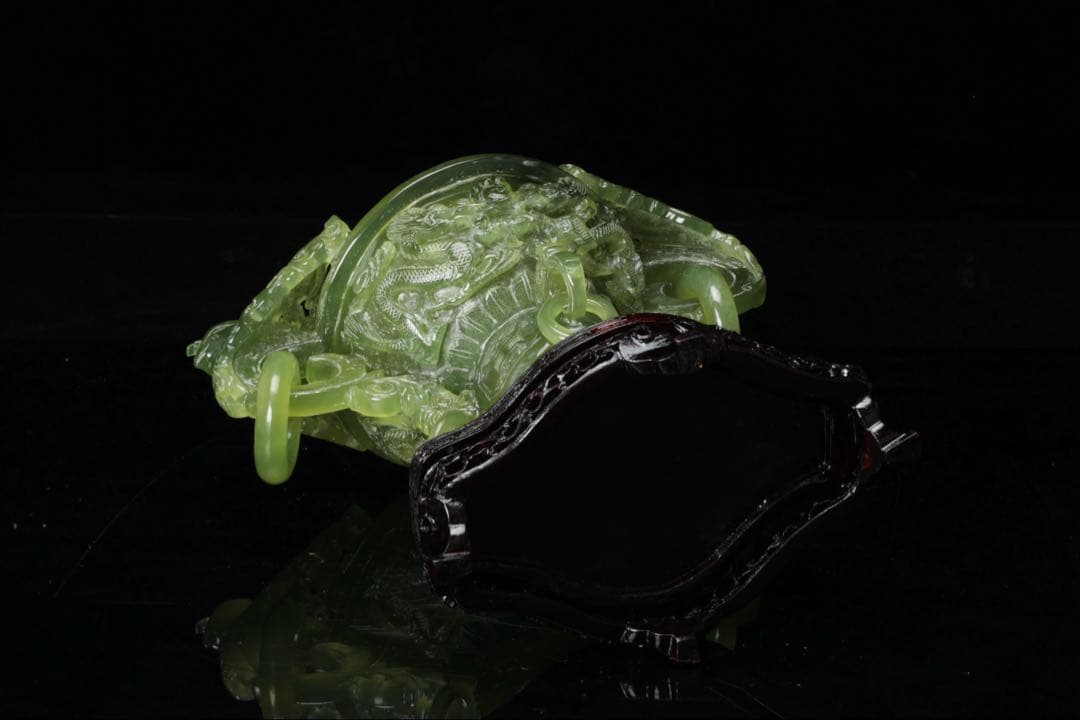 中国古玩 翡翠玉石 彫刻 龍蓋 耳 香炉 唐木台付 細密細工 古美術