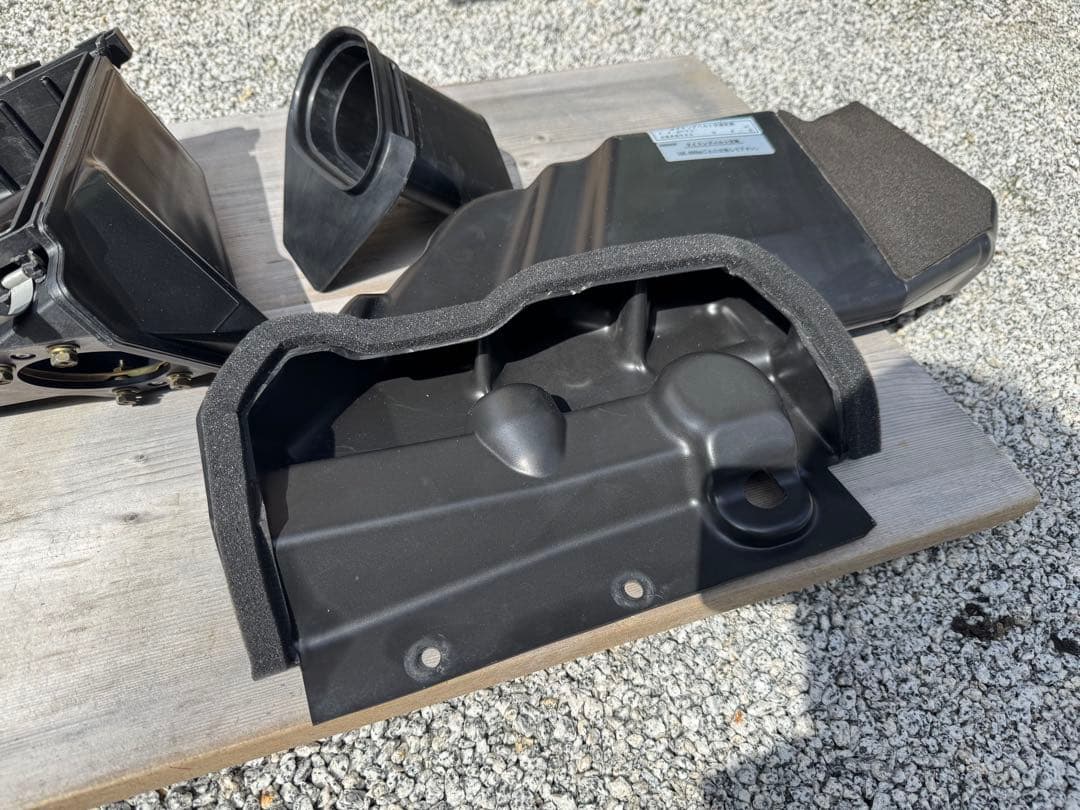 BNR34 純正 エアークリーナーボックス - メルカリ