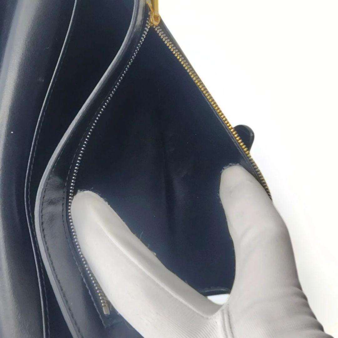 セリーヌ 二つ折り財布 ラージ ストラップ レザー ラージマルチファンクション