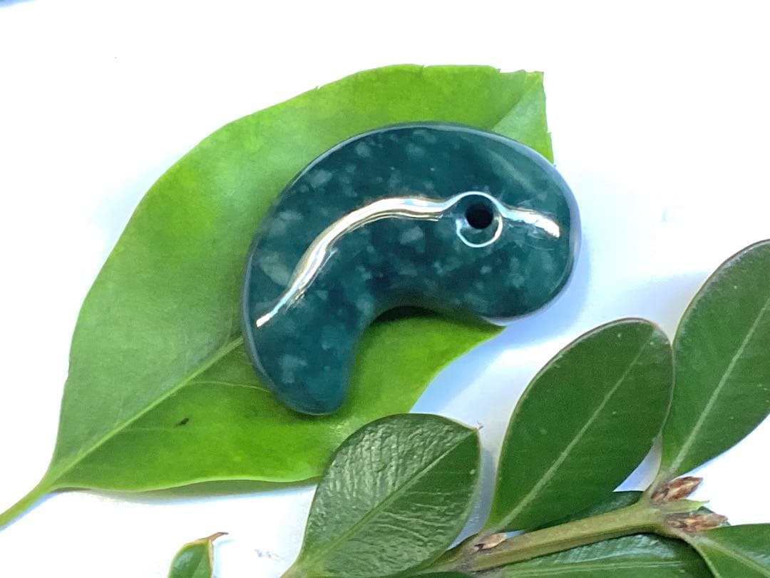 ✳premiumシリーズ 珍‼️希少吉兆雪輪文様 糸魚川青翡翠入りコン沢