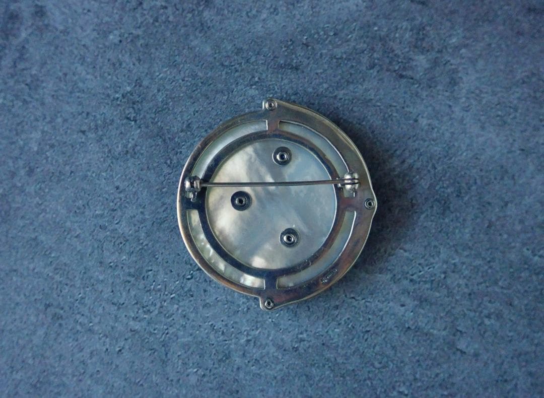 アメリカンヴィンテージ マザーオブパール エメラルドの瞳を持つ月