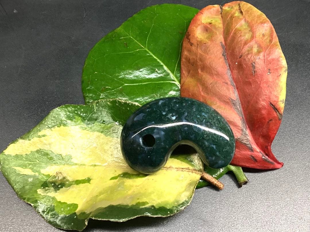 ✳最上位‼️出雲石【碧玉】勾玉 浮き草*雪輪のW文様入りのコレクション