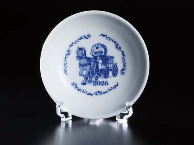 サライ』1月号には、日本が世界的に誇る陶磁器ブランド「ノリタケ」製