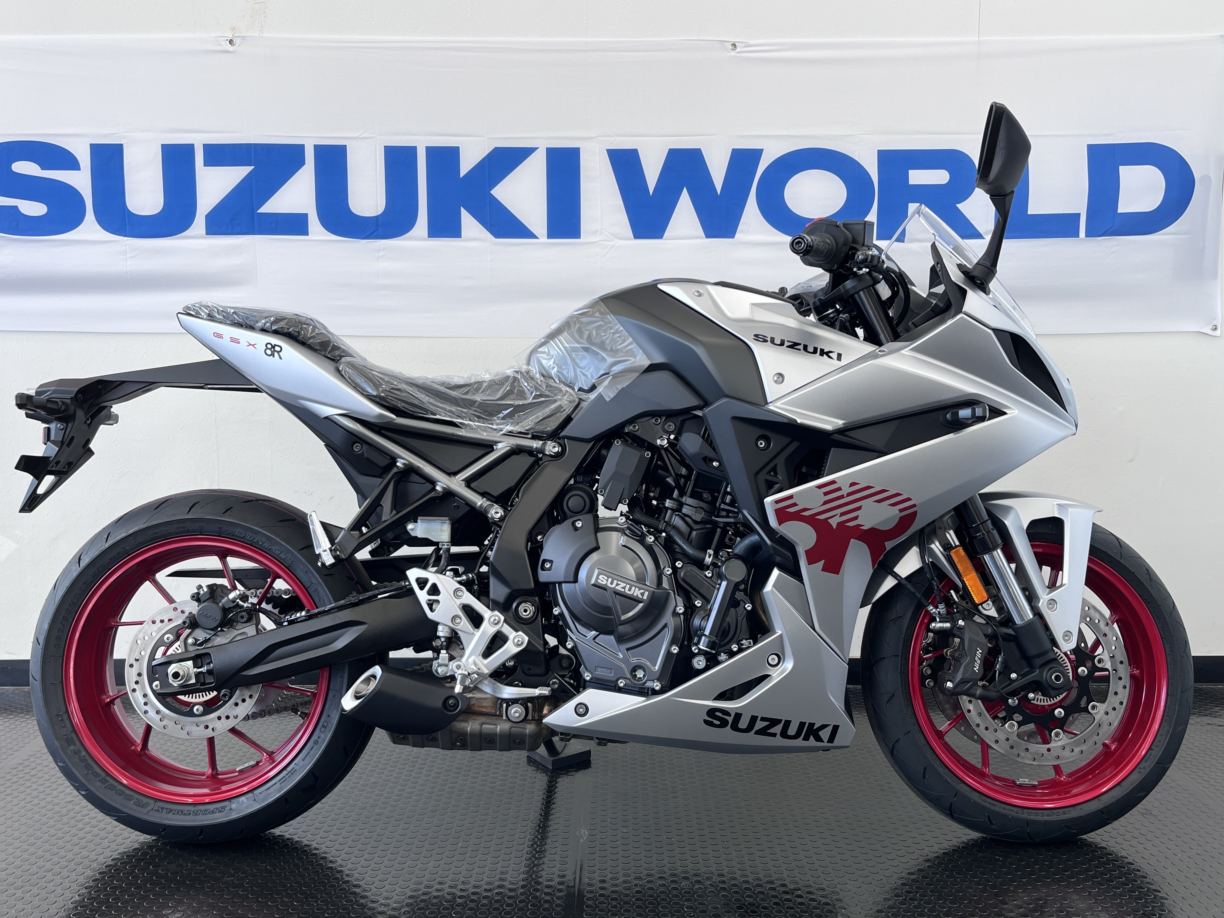 大好評【GSX-8R】全色展示中☆ | スズキワールド船橋