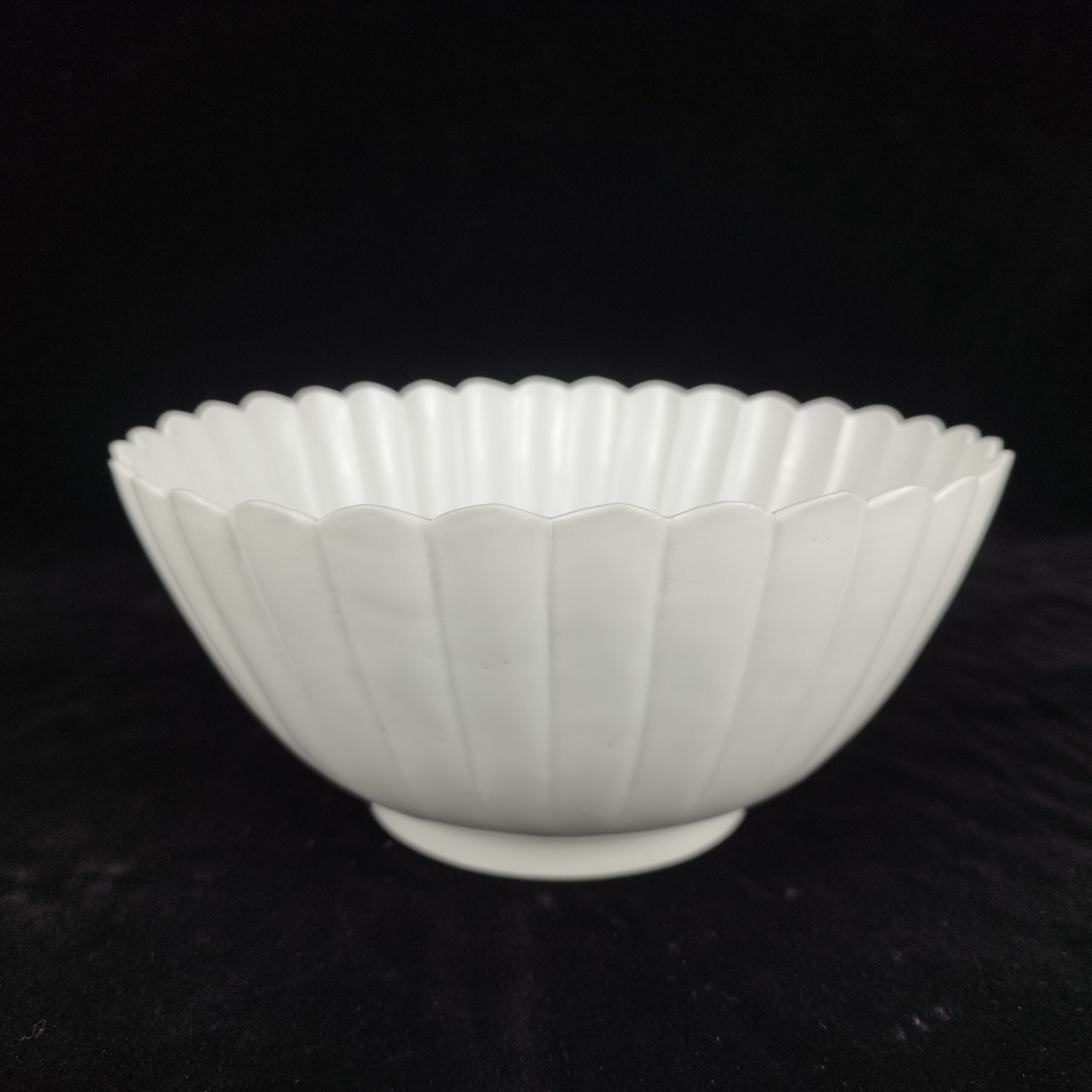 伊万里 柿右衛門白磁菊割小鉢 8客組 – 古美術西川