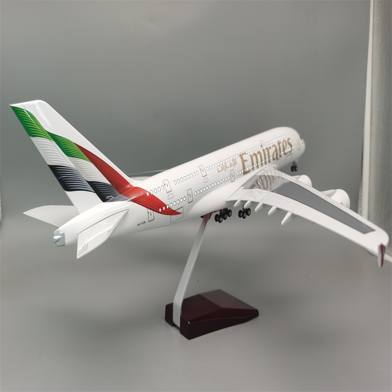 A380 47CM Scale New Emirates Airplane Model with LED Lights