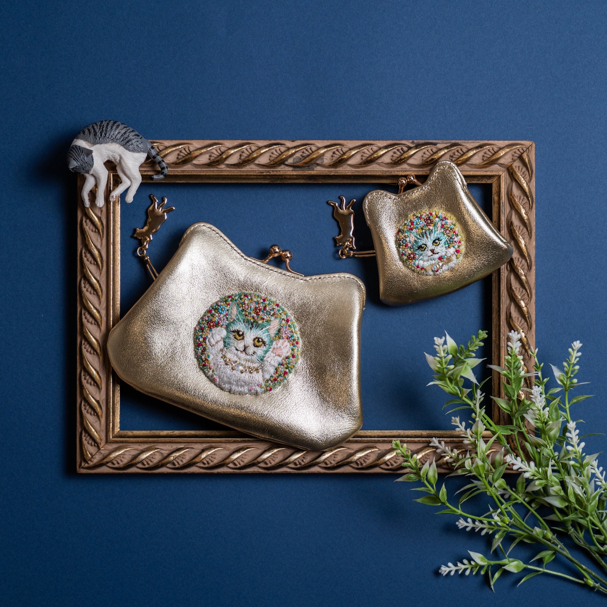 aoneco × HiroeTakagiコラボ 刺繍入りマイクロがま口ポーチ – aoneco