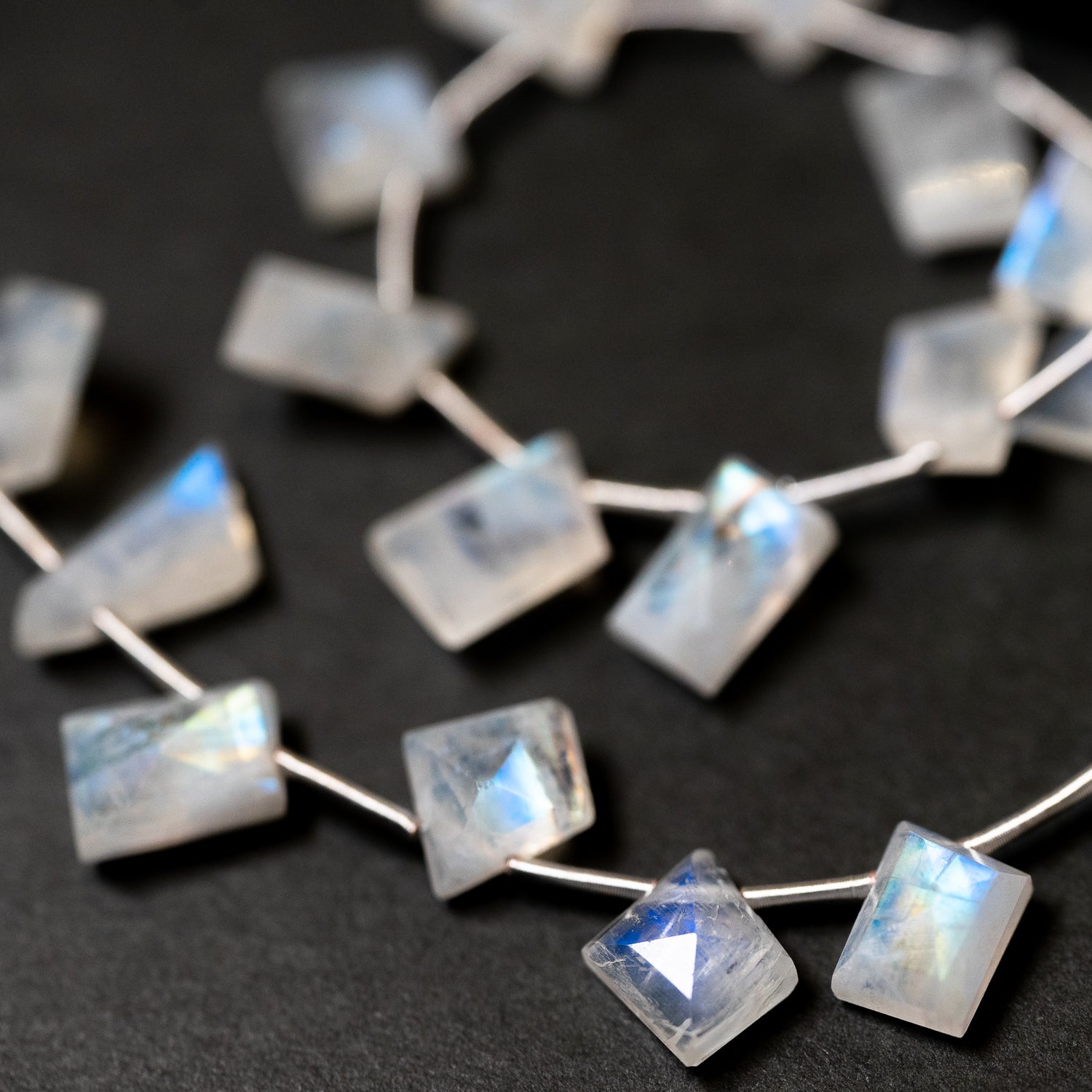 ブルームーンストーン（レインボームーンストーン ）ブルームーン