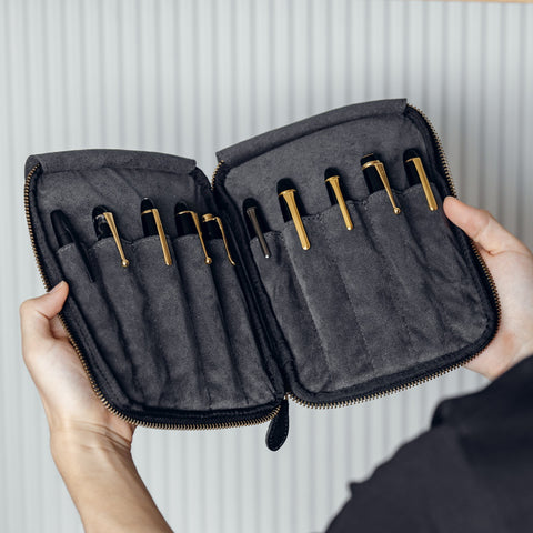 Jewelry box for pen lovers - 10-piece zip pen case [Tochigi