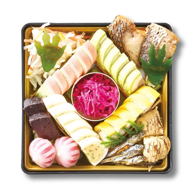 ゴジラおせち2026」登場！ ゴジラの足跡ドーン！モスラも舞う!? DX版に