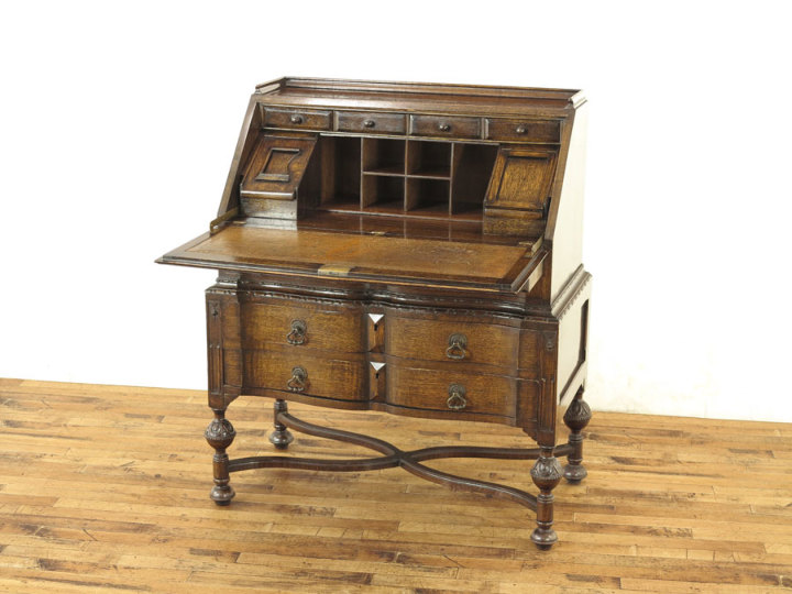 前面の起伏も素敵なライティングビューロー 56817 アンティーク家具