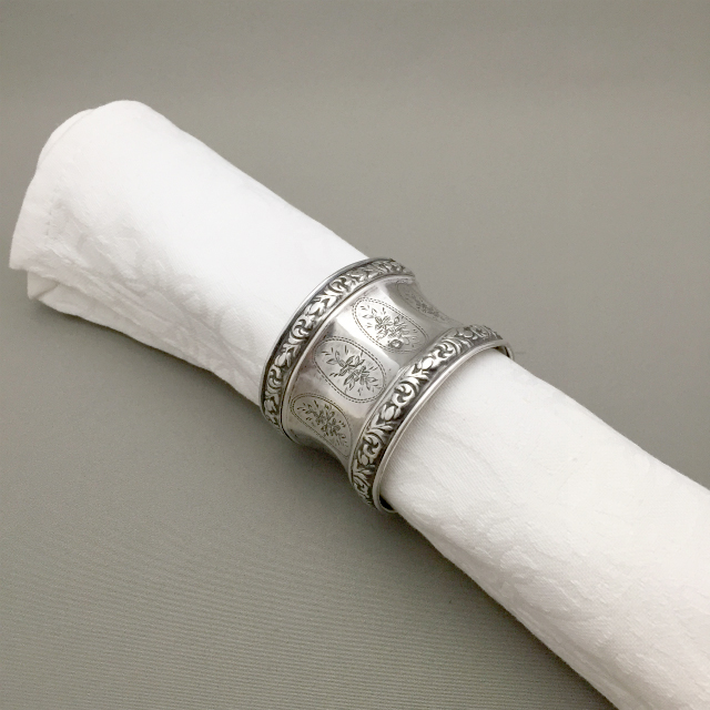 19世紀フランス貴族の城で使われていた純銀ナプキンリング