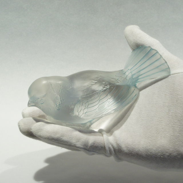 ルネ・ラリック「ペーパーウェイト 勇ましいスズメ」《アンティック