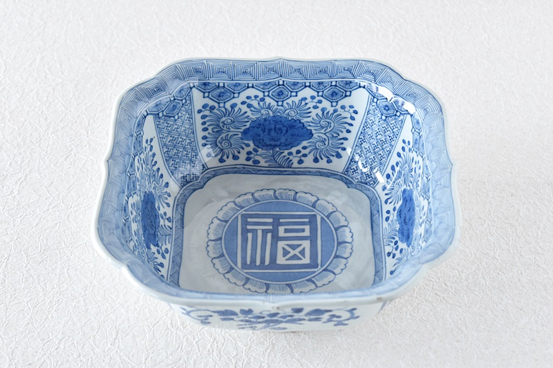 古伊万里 染付 福文 牡丹と亀甲卍模様 線描き 四方変形鉢 - 生活骨董と
