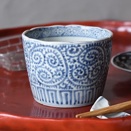 326 古伊万里染付松松葉吹雪図蕎麦猪口 江戸前期 326 古伊万里染付松