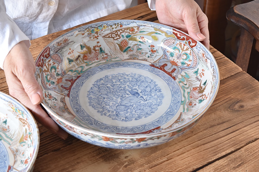 伊万里 草木文 色絵 かぶと大皿 [B31438] 伊万里 草木文 色絵 かぶと