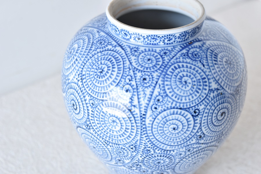 総蛸唐草沈香壺 江戸時代中期 江戸中期染付蛸唐草文沈香壺 | 吉祥寺