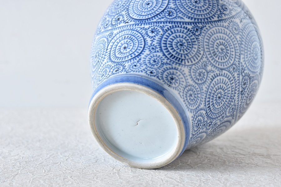 古伊万里 染付 蛸唐草 壺 - 生活骨董と古布のアンティークショップ