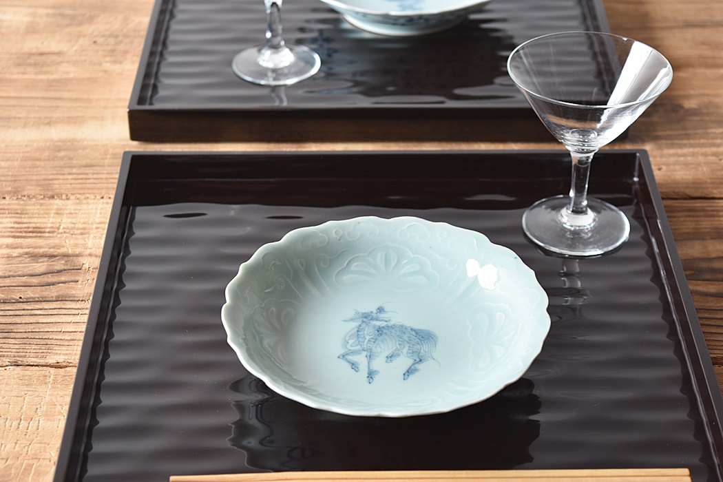 伊万里青磁 麒麟陽刻 輪花型5寸皿 - 生活骨董と古布のアンティーク