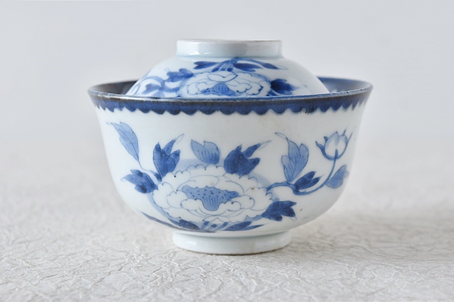 鉢□古伊万里染付花唐草碗 時代箱入り お茶道具 茶碗 青華