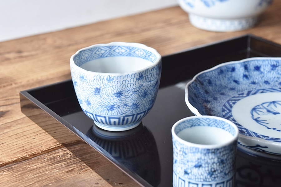 骨董 アンティーク 蕎麦猪口 輪花 染付 微塵唐草文様 フリル カップ