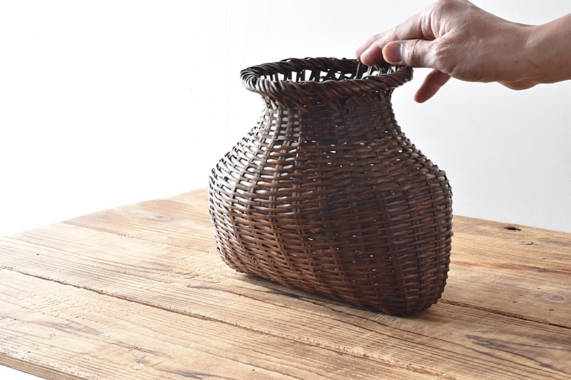 時代 魚籠花入 掛け花竹籠 - 生活骨董と古布のアンティークショップ