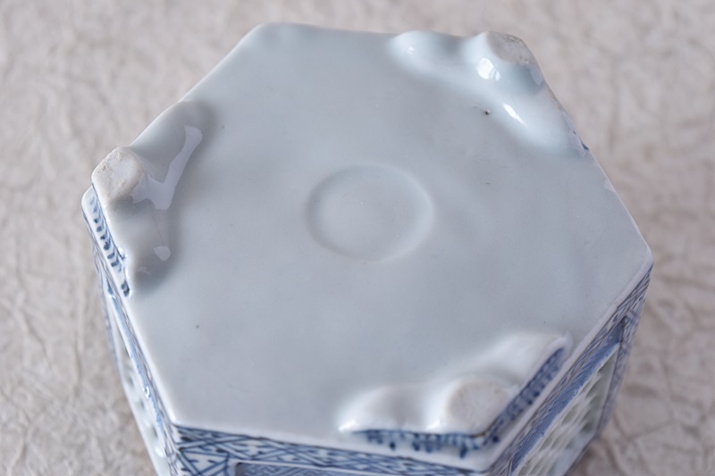 伊万里 染付 大きめ 金縁六角透かし盃台 - 生活骨董と古布の