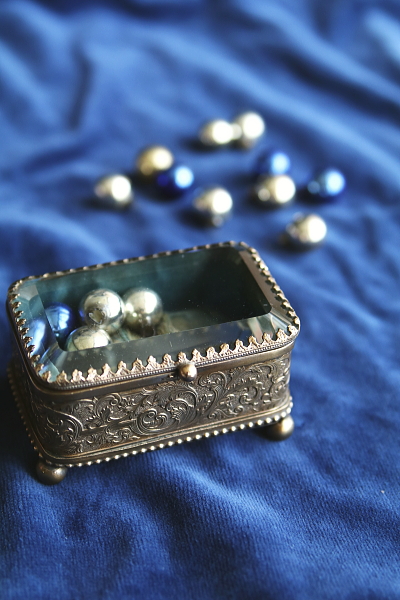 ガラスの蓋のジュエリーボックス フランス アンティークストリュフ