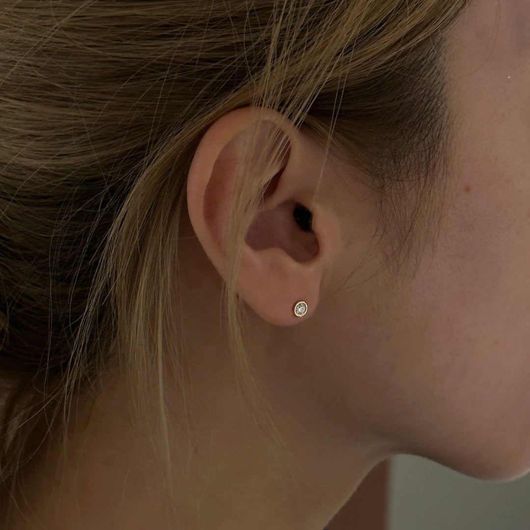 美品】クロチェ cloche ダイヤピアス K18 Classic CHESS（クラシック