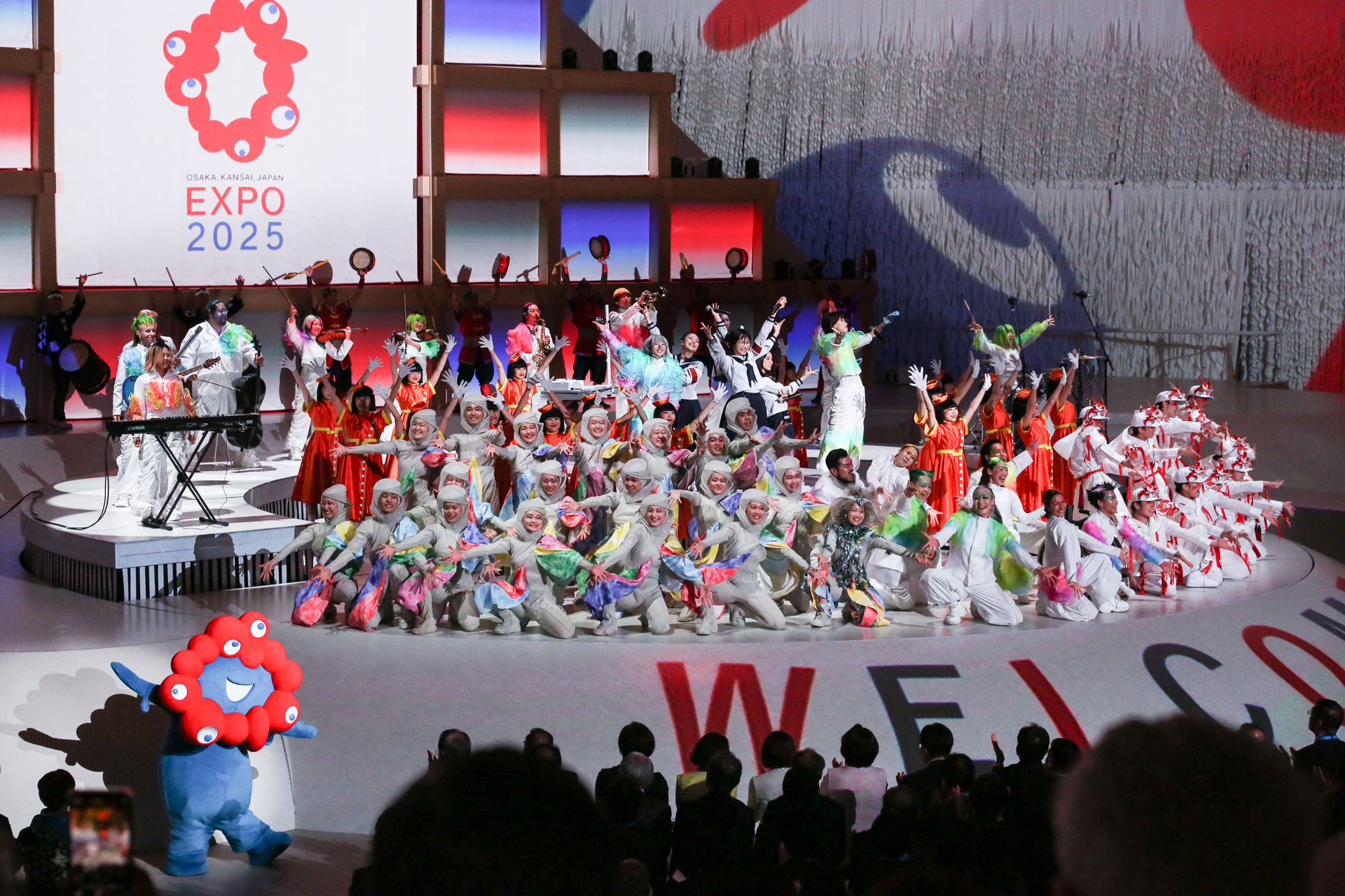 2025年日本国際博覧会」開会式に新しい学校のリーダーズが出演