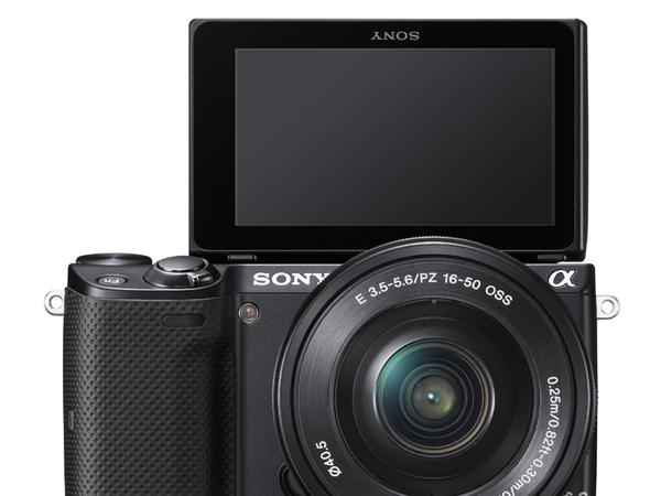 ASCII.jp：NFCでスマホと簡単につながるミラーレス一眼「NEX-5T」