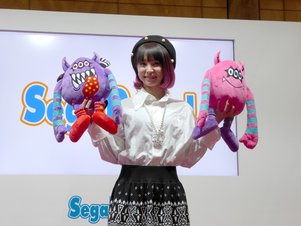 ASCII.jp：LiSAっ子大喜び！ LiSAのプライズ景品が登場！ お披露目