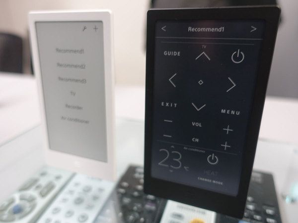 SONY huis 学習リモコン（白） クレードル（黒）つき。 SONY huis 学習