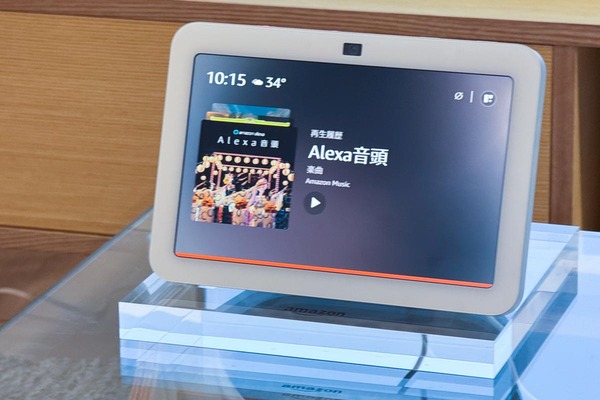 ASCII.jp：Amazonが第3世代の「Echo Show 8」を発売、リビングに置いて