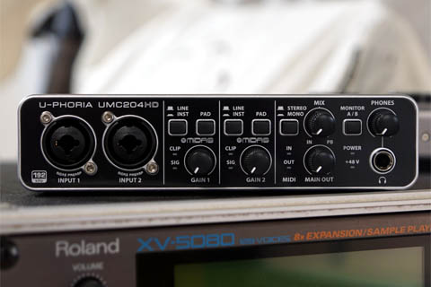 behringer UMC204HD - USB接続オーディオインターフェース