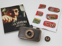 写真で見る写真で見るロモグラフィー「Fred Perry 60th Anniversary La