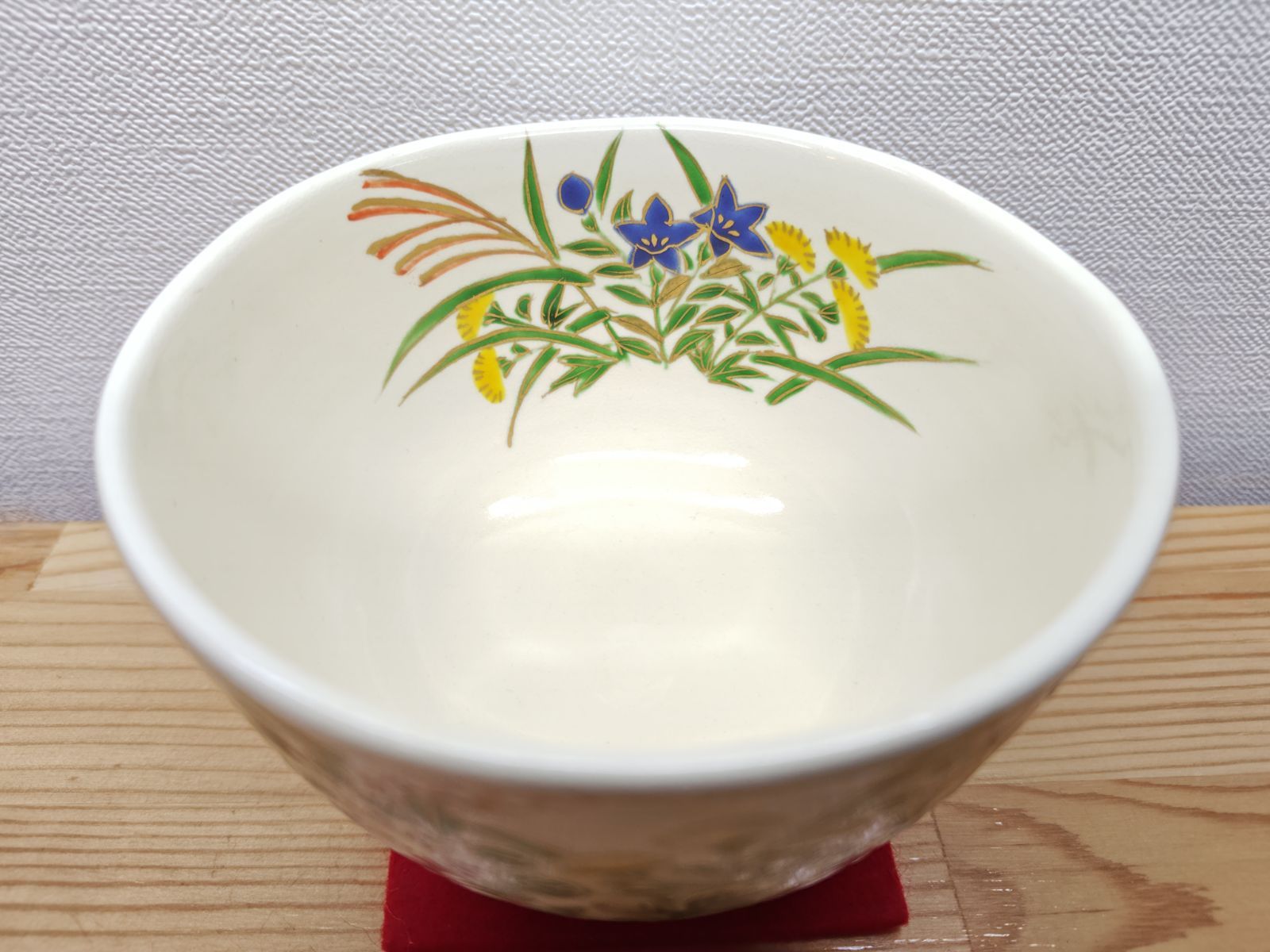 送料込【逢絢亭・新品】茶道具 茶碗 京焼 兜の図 山川巌窯 共箱入り