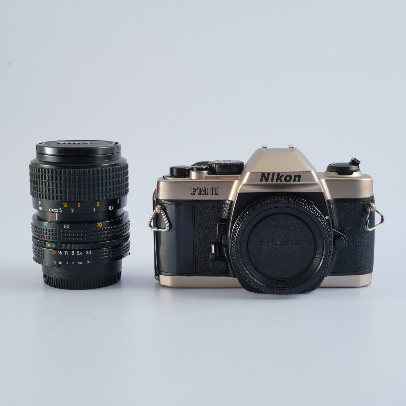 Nikon ニコン FM10 + セール中 Ai-S ZOOM Nikkor 35-70mm F/3.5-4.8 MF